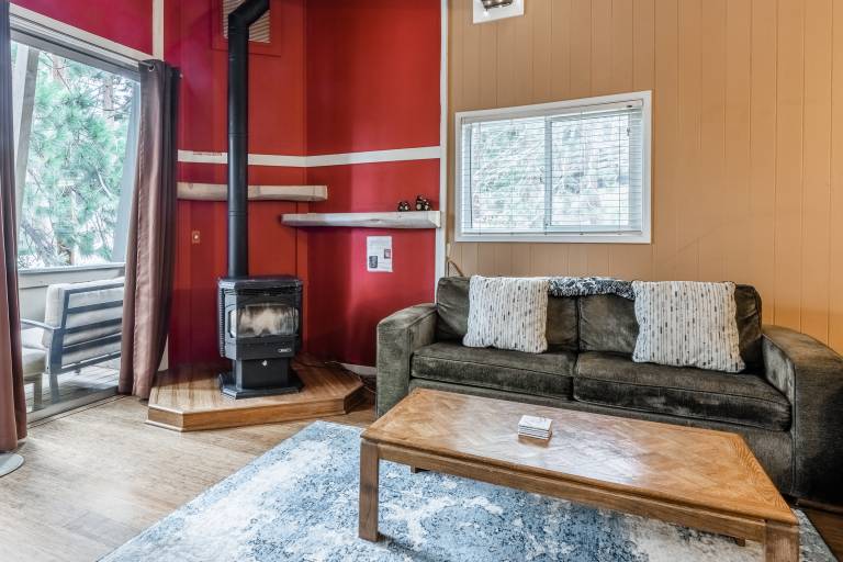Tyrolean Village 6 - 2 Bedrm 1.5 Bath - Sleeps 6! Walk to Lift with private hot tub — photo 5