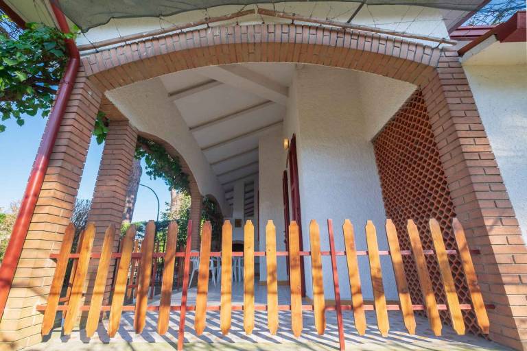House with garden, terrace & barbecue — photo 4