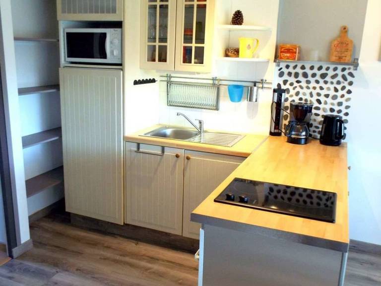 Cozy 1BR Apartment in Carnac, 300m from Beach, Parking, Pet-Friendly — photo 2
