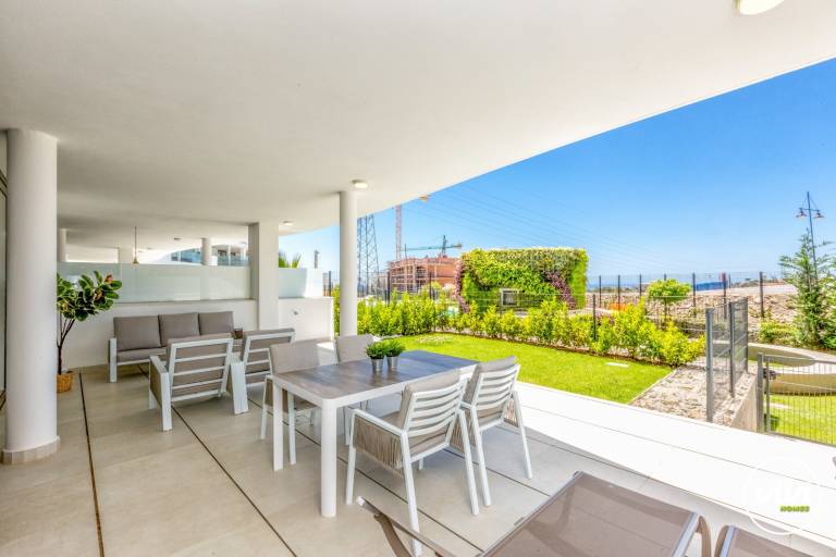 Family-friendly apartment with yard, pool & patio | Beach view | Pets allowed — photo 4