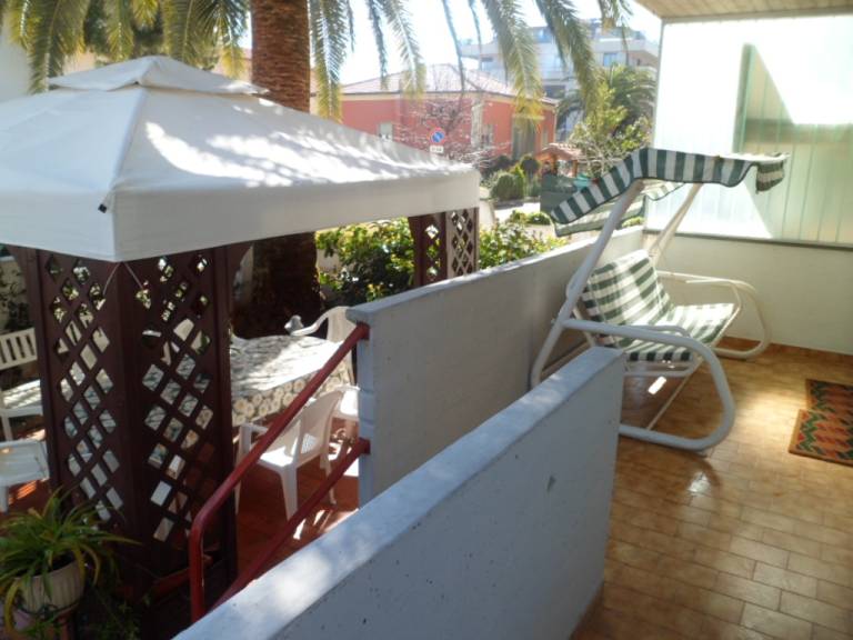 Child-friendly wonderful apartment with patio & garden | Dogs allowed — photo 3