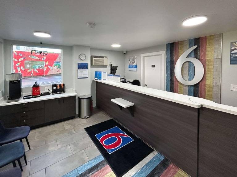 Studio 6 Suites Vancouver, WA - Waterfront — photo 3