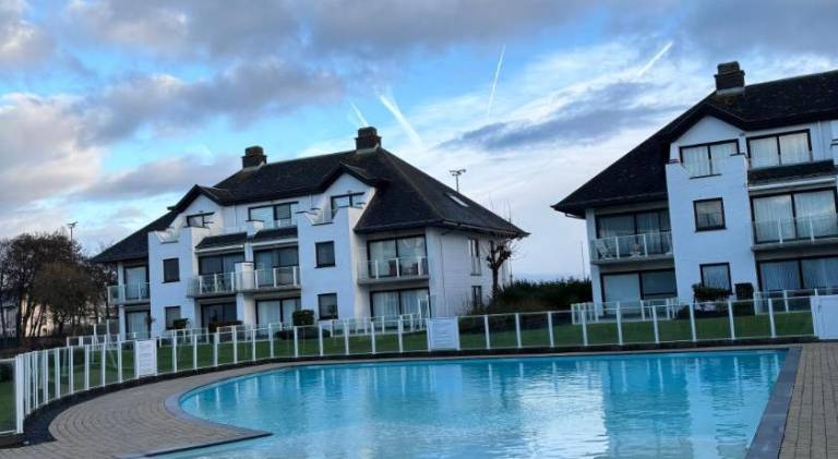 Rental apartment with pool in Middelkerke