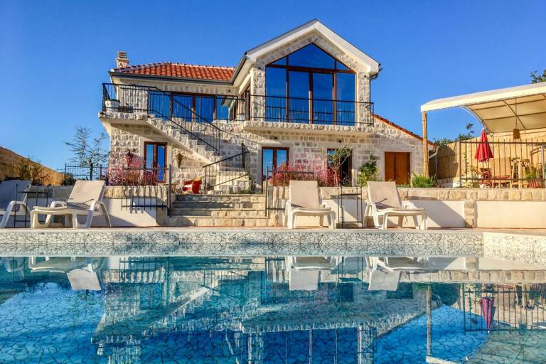 Villa with BBQ, yard & private pool | Sea view in Tivat