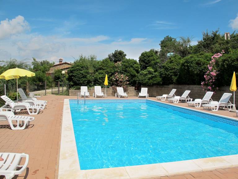 Vacation home with garden, pool & terrace — photo 2