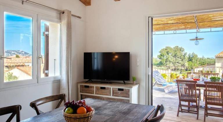 Vacation home with patio & pool — photo 4