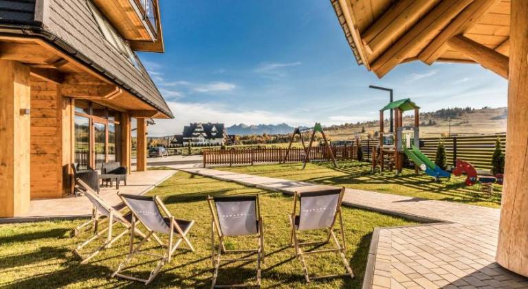 Serviced apartment with yard, jacuzzi & patio in Bukowina Tatrzanska
