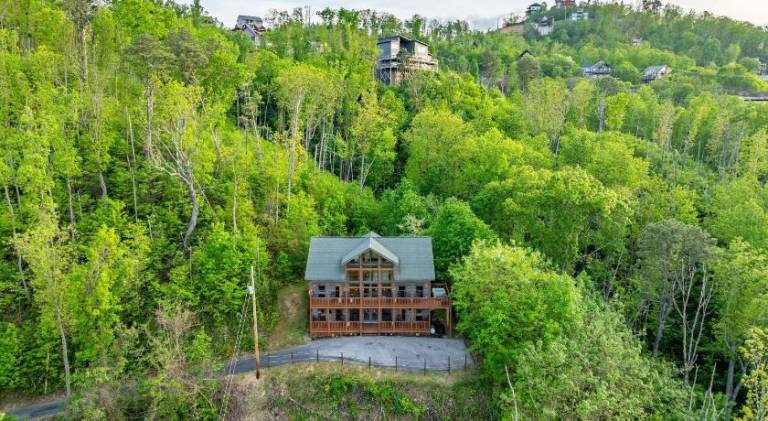 House with jacuzzi & sauna in Gatlinburg, TN