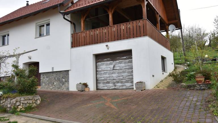 Apartma  Podzemelj