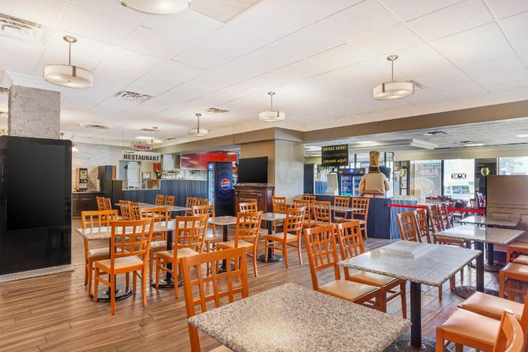 Quality Inn Toronto Airport — photo 3