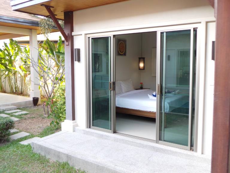 Villa with pool — photo 5