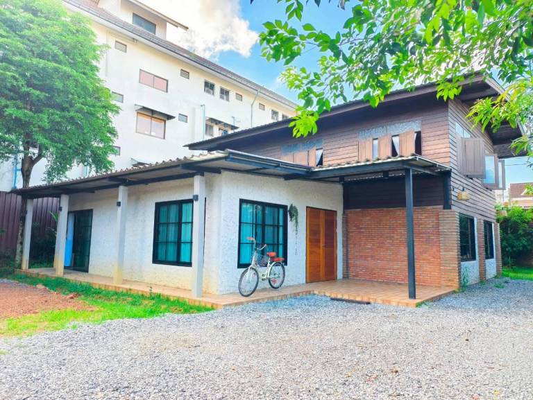 Big house with patio & garden | Pets are welcome in Chiang Rai