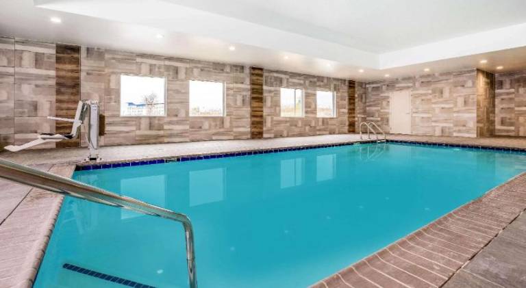 La Quinta Inn & Suites by Wyndham Katy — photo 2