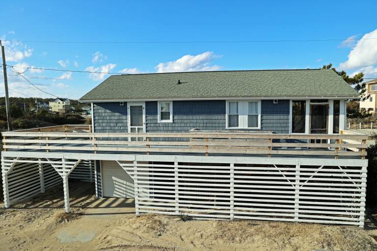 SN8421- Oceanside, 3 BRs W/2 Baths, Direct Beach Access, Wifi, & Pet Friendly! — photo 3