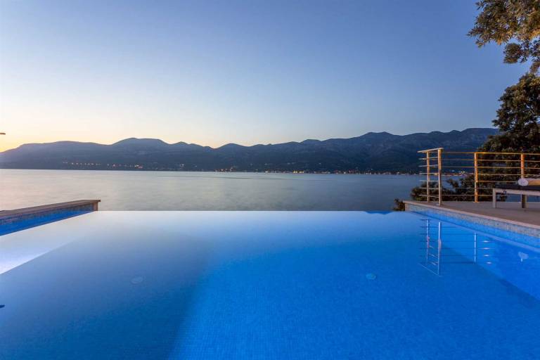 Beachfront Villa Poseidon with Heated Pool — photo 3