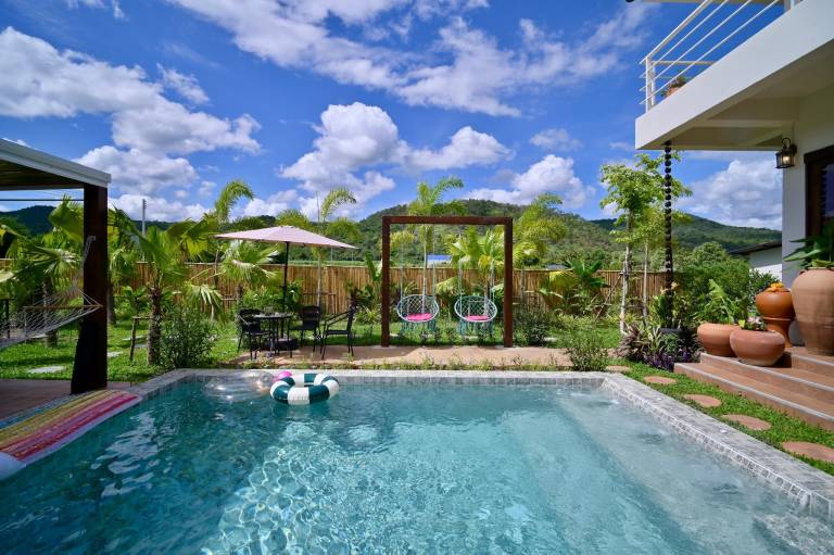 Villa with barbeque, yard & pool | Good for workation — photo 3