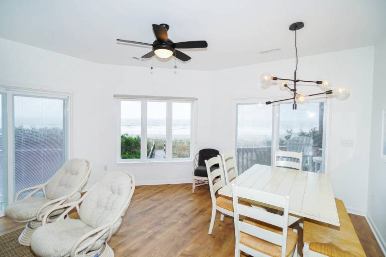 Giant Jim's Beachfront Inn — photo 3