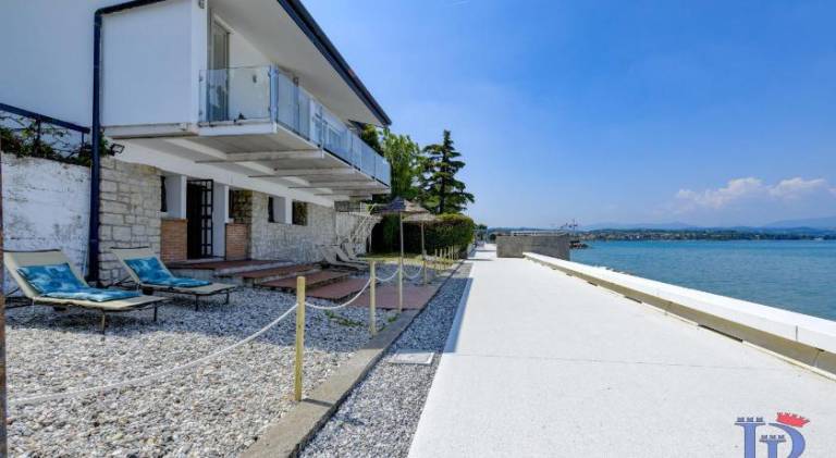 Villa with yard & patio — photo 4