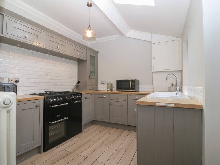Child-friendly cottage with grill & yard | Beach view | Beach nearby | Pet-friendly — photo 5