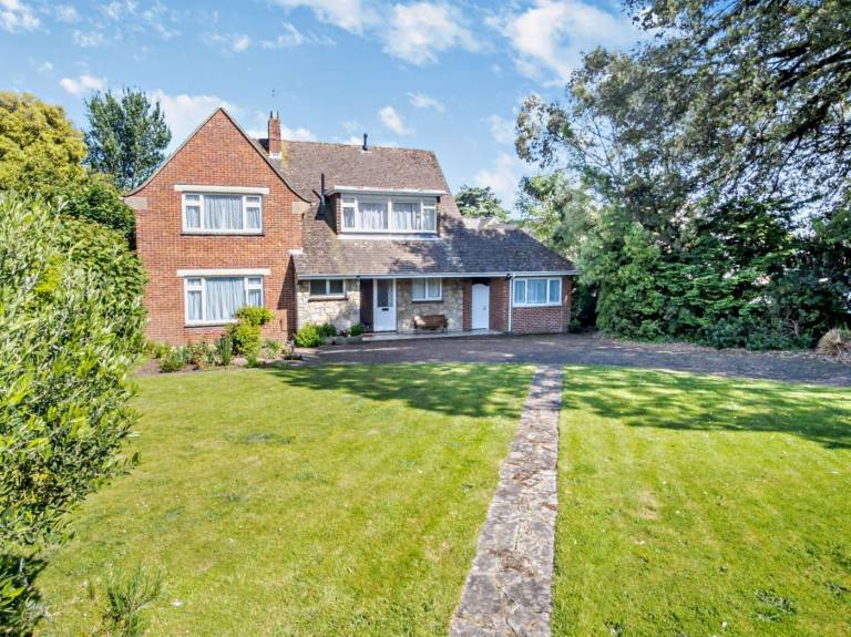 Fully equipped cottage with patio & yard | Water view | Close to the beach | Pets are welcome in Shanklin