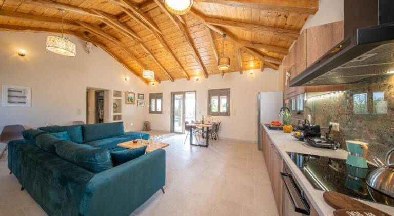 Villa with barbecue, yard & patio — photo 3