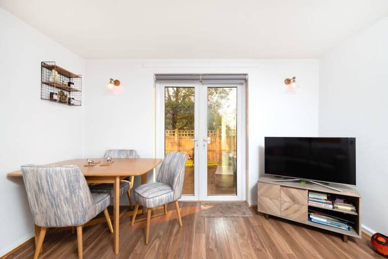 Apartment  West Norwood