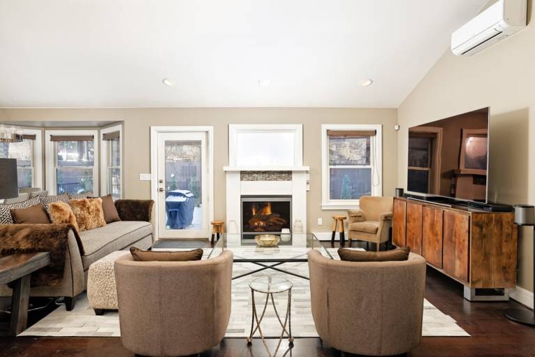 107 Park Avenue Private Home in Aspen with Hot Tub, Pool Table, Yard, Designer Furnishings — photo 2