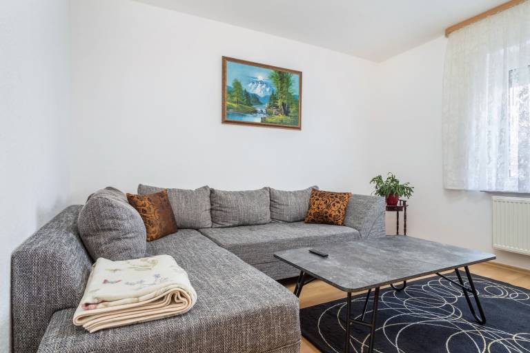 Children-friendly holiday apartment with garden, fast internet & patio | Garden view | Pet-friendly — photo 4