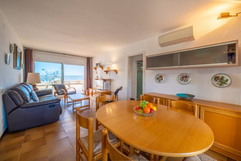 Apartment with terrace, pool & garden — photo 4