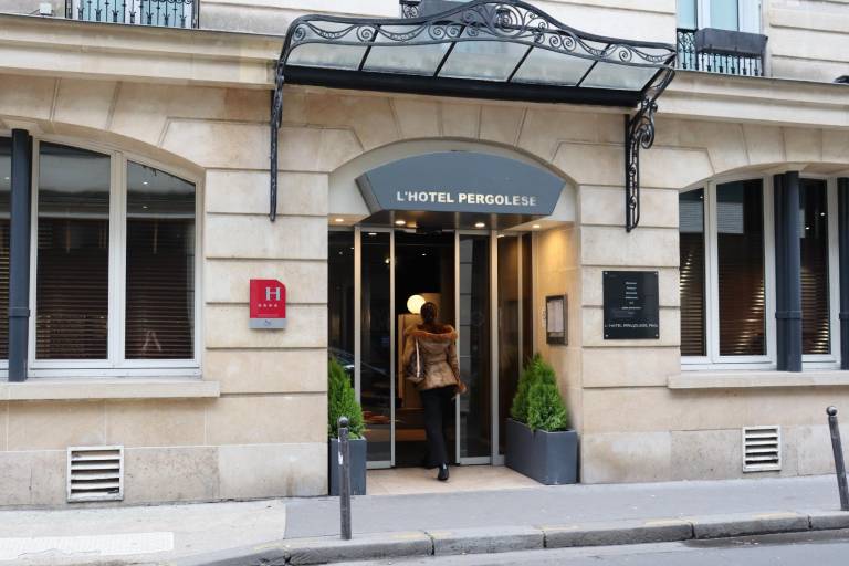 L'Hotel Pergolese in Courbevoie