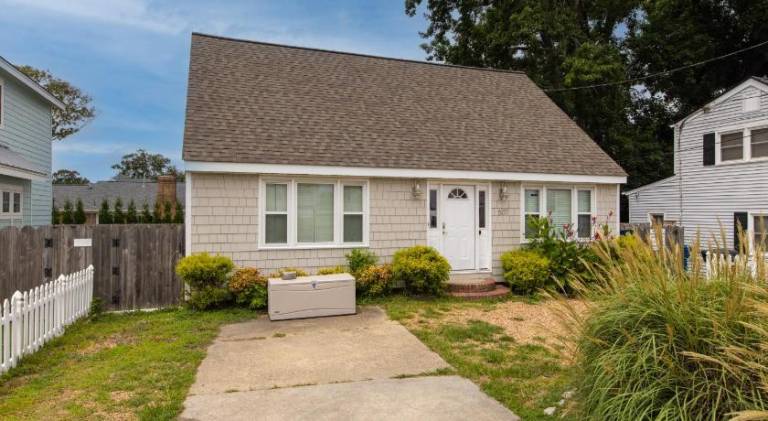 House with 4 rooms for 11 persons in Virginia Beach, VA