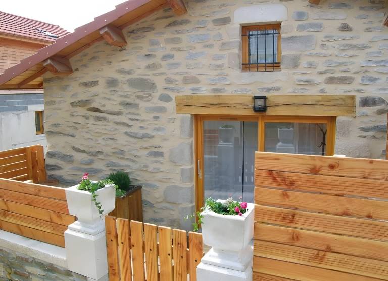 At the Song of the Fountain – La Bruyère Cottage – St Laurent les Bains in Mende