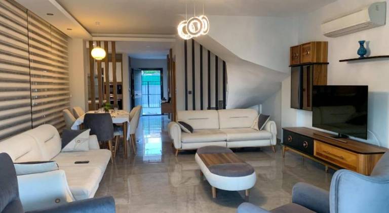 Ample villa with private pool & terrace | Pets allowed — photo 2