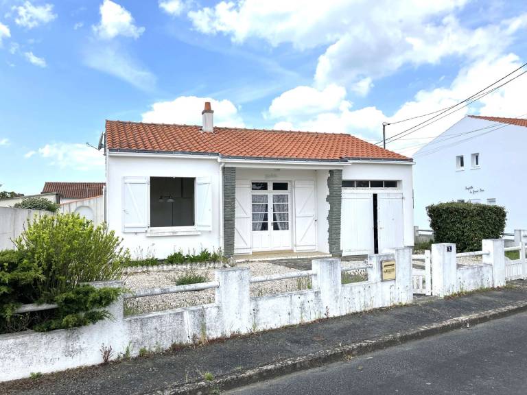 House with garden & barbecue — photo 2