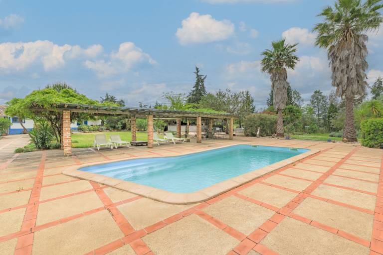 Vacation Home “Sesmarias Dos Nobres“ with private pool, terrace bar and lakes — photo 3