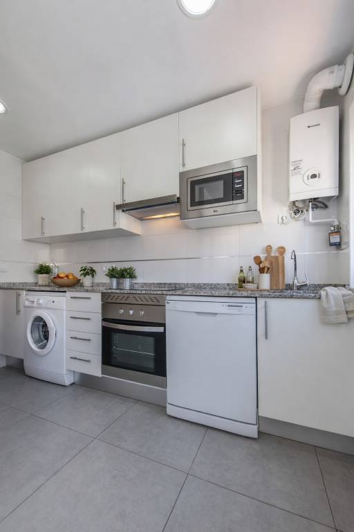Fully equipped charming rental apartment with patio | Dogs allowed — photo 2