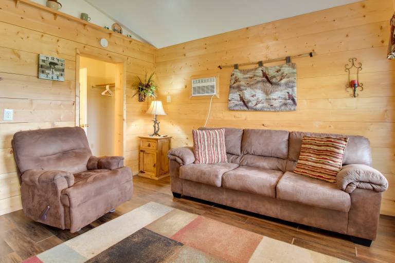 Cabin Getaway in Mountain View w/ Porch + Grill — photo 4