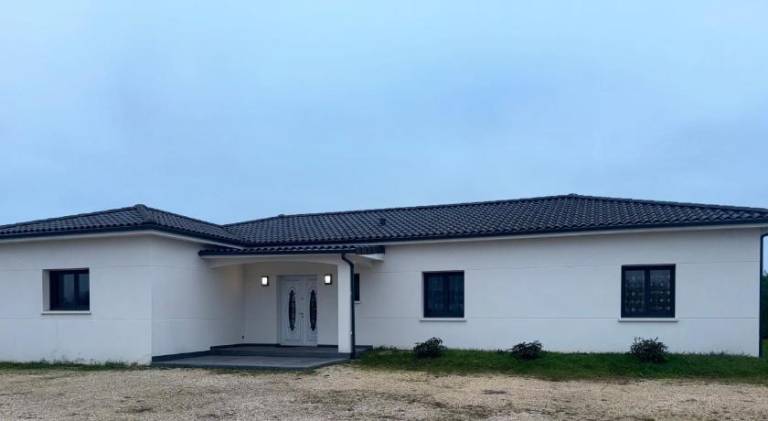 Villa with pool in Montauban