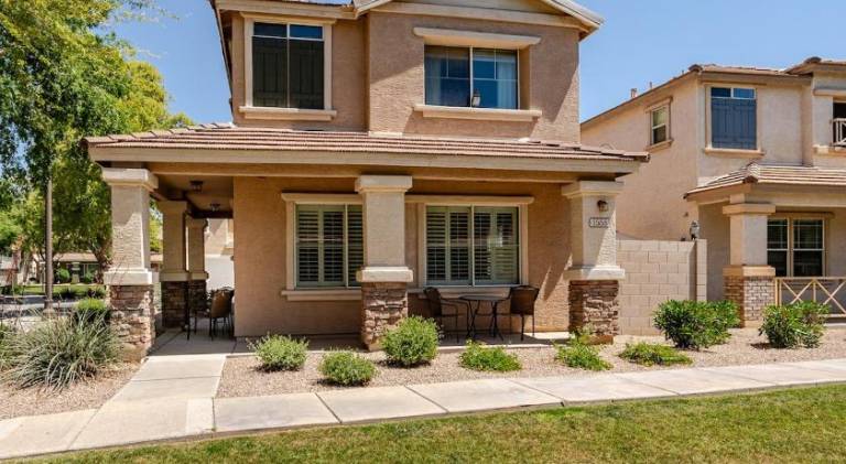House with BBQ, yard & pool — photo 3