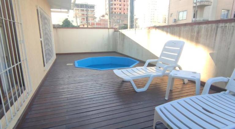 Vacation home with pool — photo 3