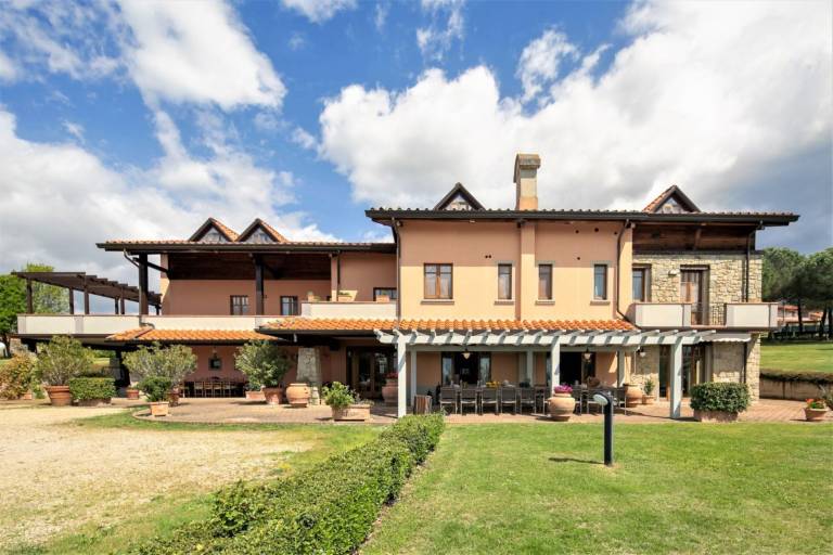 Villa immersed in a park with outbuilding & pool-Villa le Greti 16 — photo 5