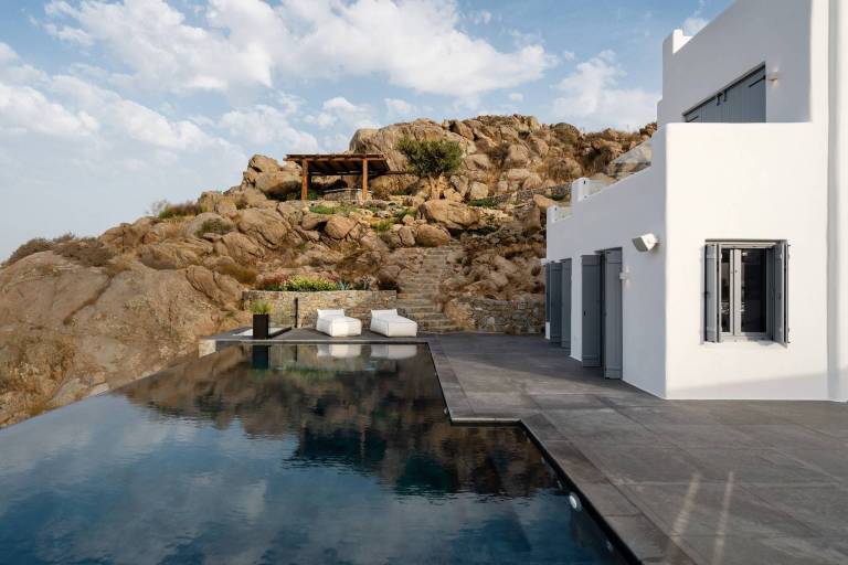Villa with garden, private pool & fast internet | Beach view — photo 4