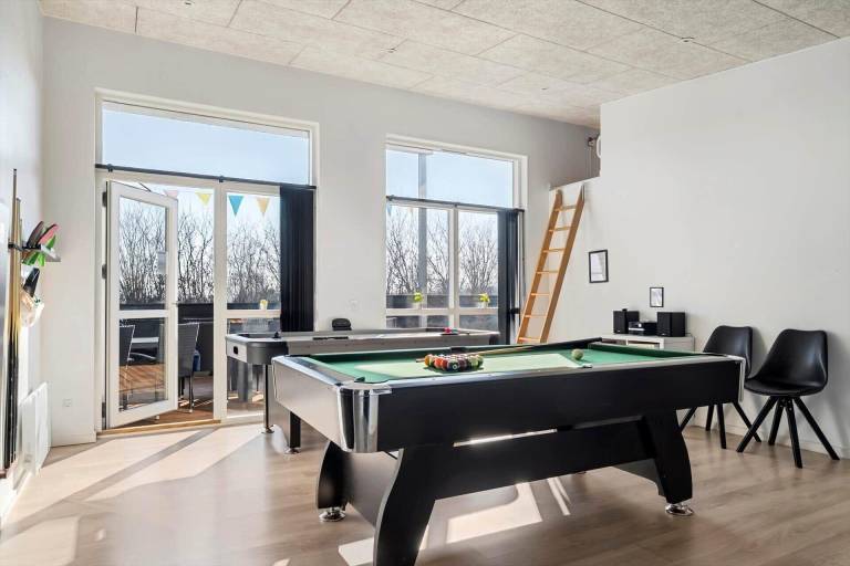 Fully equipped charming house with hot tub, sauna & patio | Pets allowed — photo 3
