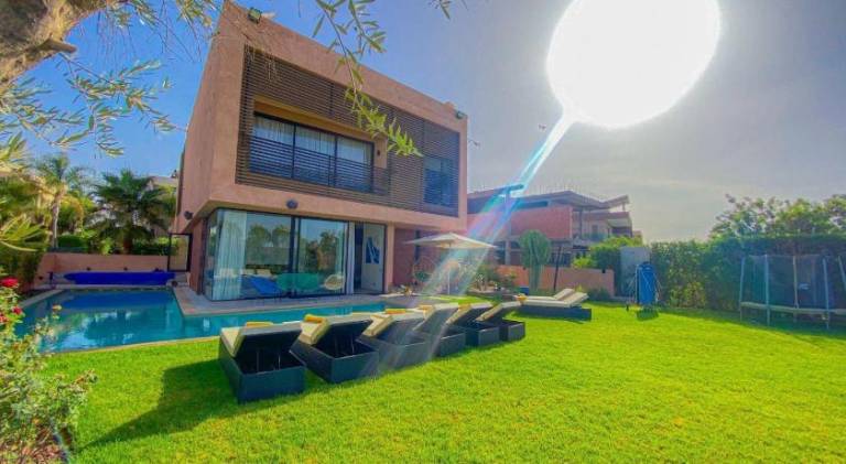 200 m&sup2; Villa