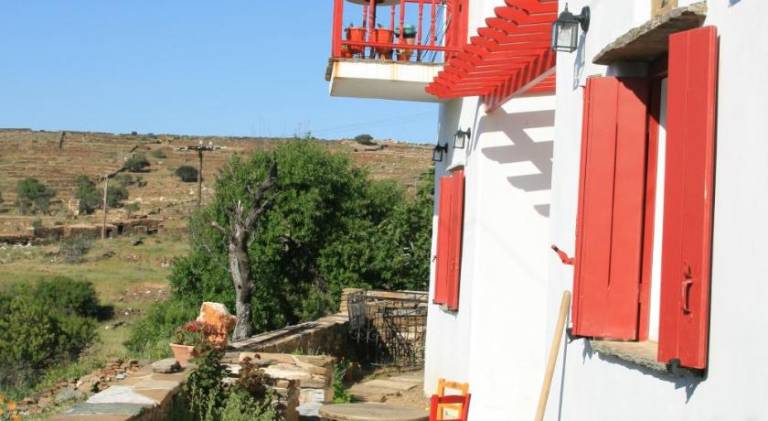Lovely lodge with terrace & garden | Good for workation | Dogs allowed in Tinos