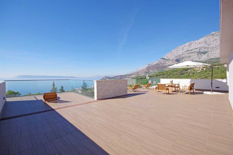 Villa with private pool, barbecue & patio | Pool view — photo 3