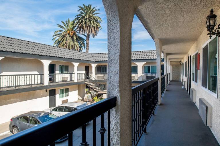 La Mirage Inn - Long Beach — photo 4