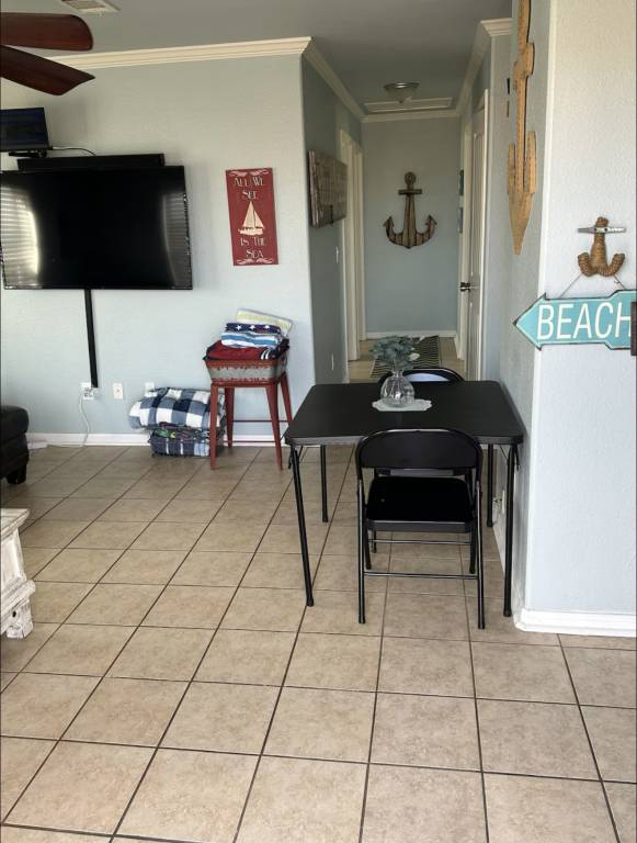 House with BBQ & hot tub — photo 4