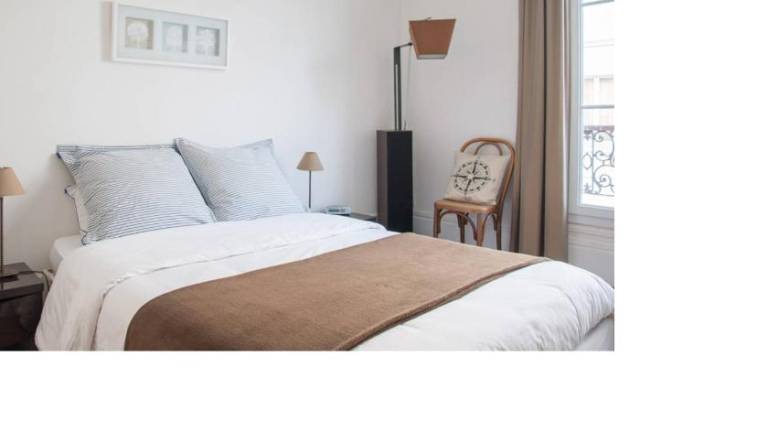 Villa with 1 room for 4 persons in Courbevoie