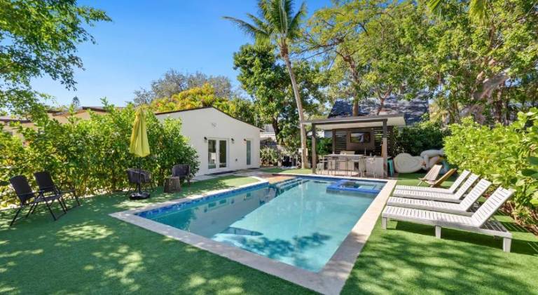 Villa with jacuzzi & pool | Near Little Havana — photo 5